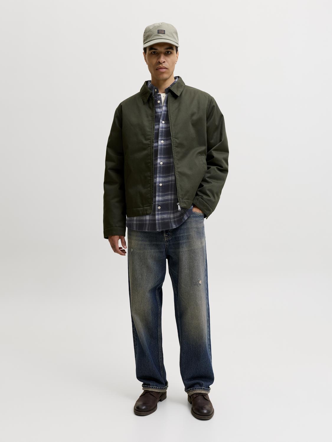 model_shot-front_full